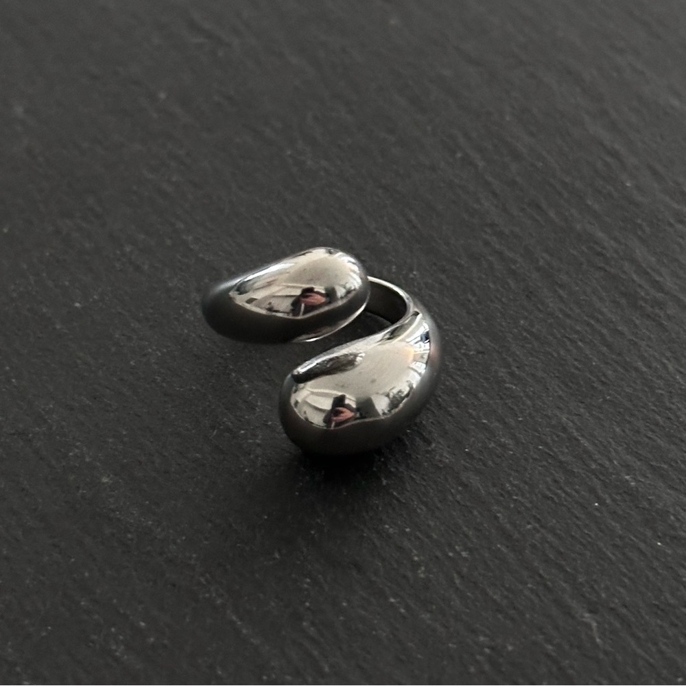 CHUNKY WRAP STATEMENT RING IN SILVER
